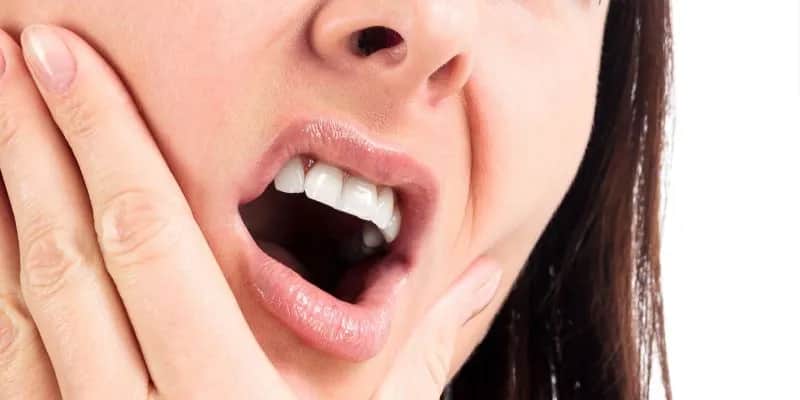 Dziąsła w ciąży krwawią? Sprawdzone metody, które nie zaszkodzą dziecku