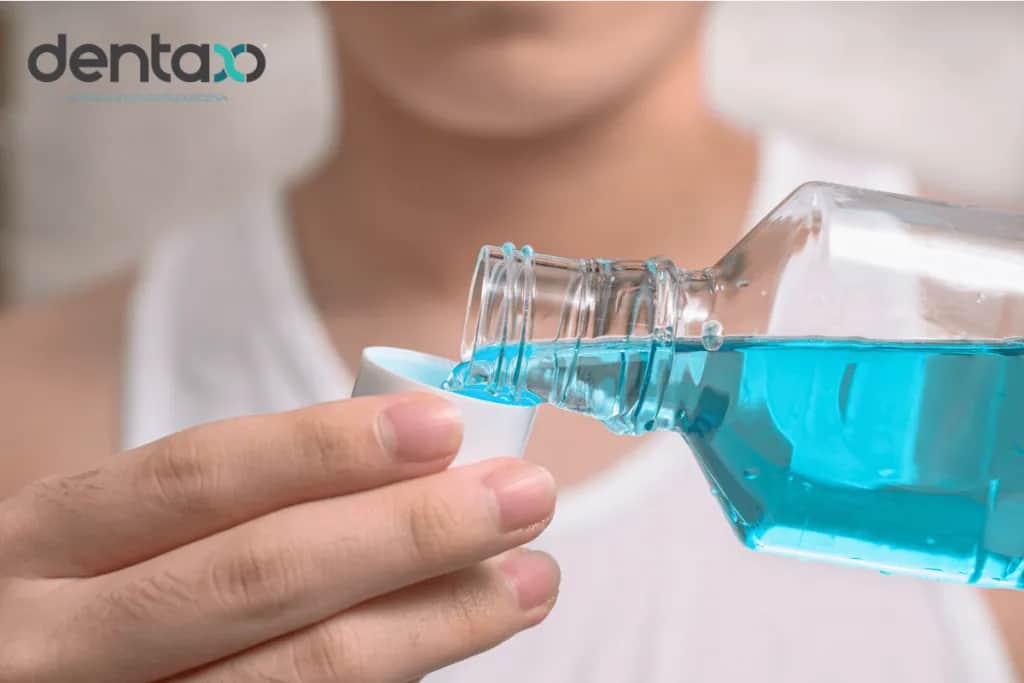 Jaki płyn do płukania ust? Dobierz idealny do problemów jamy ustnej
