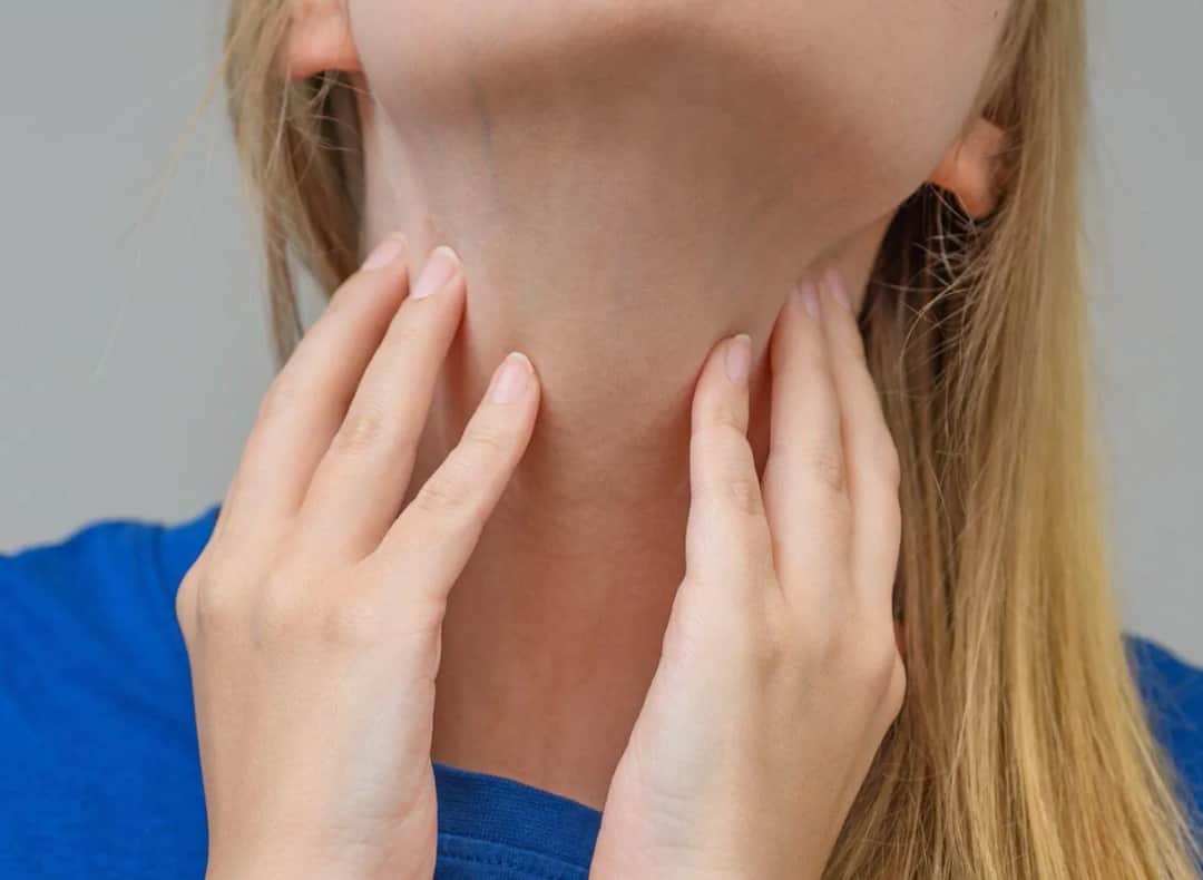 Rak dziąsła: Ból to nie wszystko! Wczesne objawy, które ratują życie.